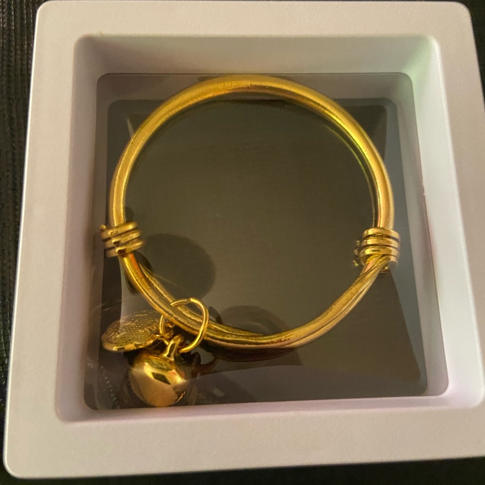 Elegant Gold Bangle Bracelet